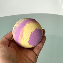 画像をギャラリービューアに読み込む, Marshmallow Bath Bomb - Bathing Tapir