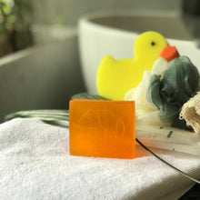 画像をギャラリービューアに読み込む, Honey Sea Cucumber Soap - Bathing Tapir