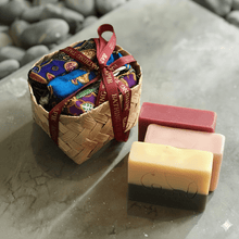 Load image into Gallery viewer, Basket Gift Set - Bathing Tapir
